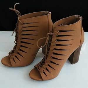 ✨BRAND NEW✨ Tan Peep Toe Heels